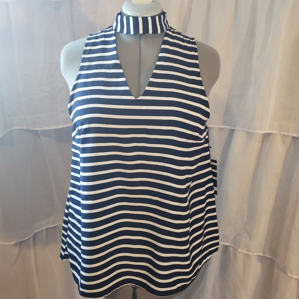 Collar V-cutout Dress Shirt